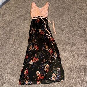 Betsey’s Boutique Shop Women’s Small Floral Maxi Dress with Peach Top NWOT